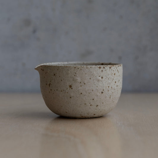 Matcha latte bowl for pouring